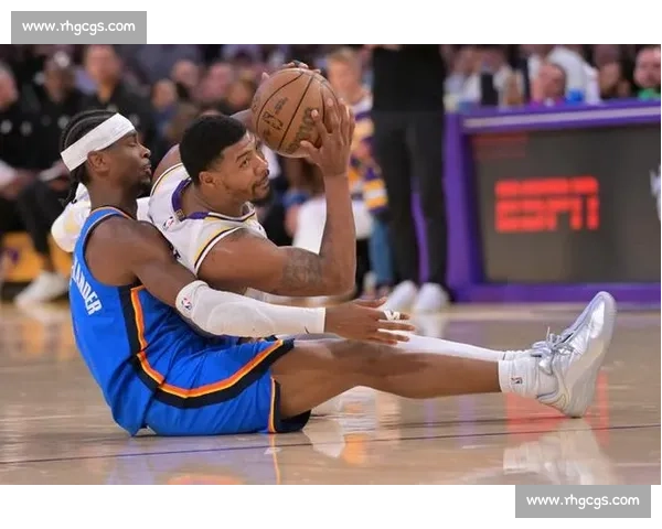 NBA第三场比赛激战正酣 球星表现抢眼引发球迷热议 NBA第三场比赛激战正酣 球星表现抢眼引发球迷热议